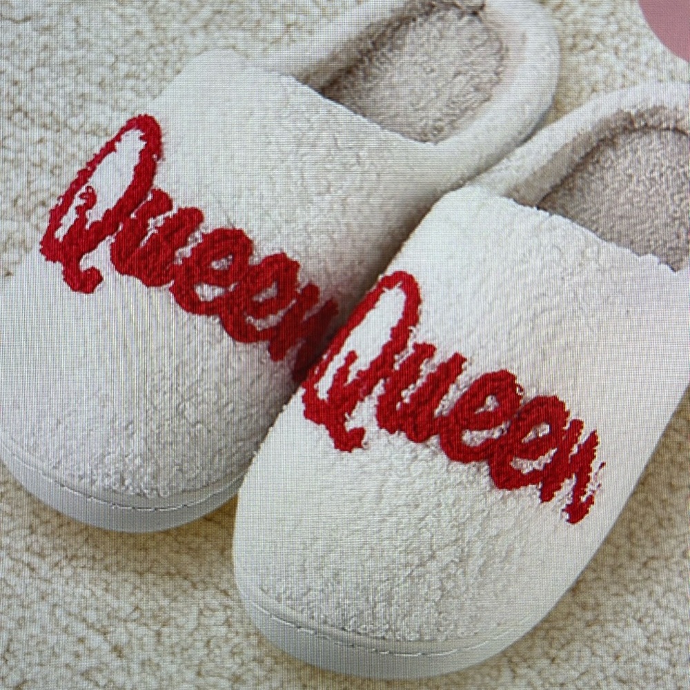 Queen Slippers NWT